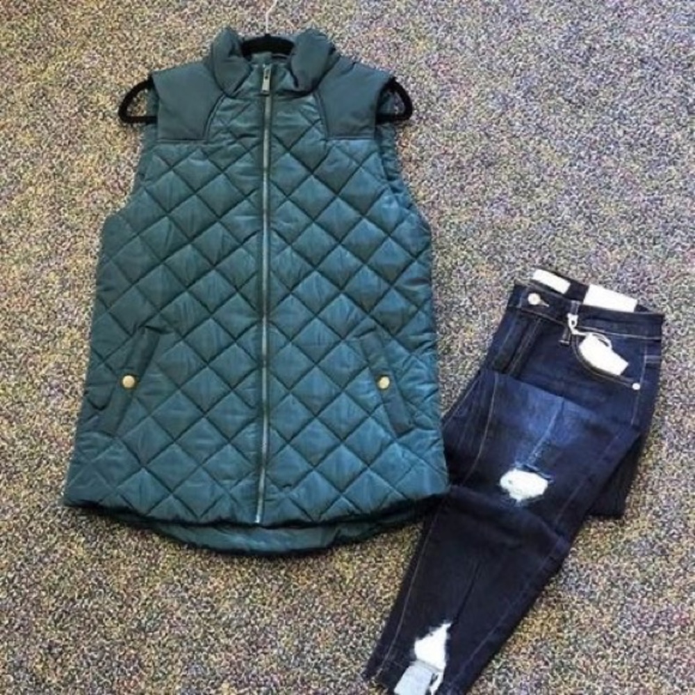 NWOT Zenana outfitters vest size medium